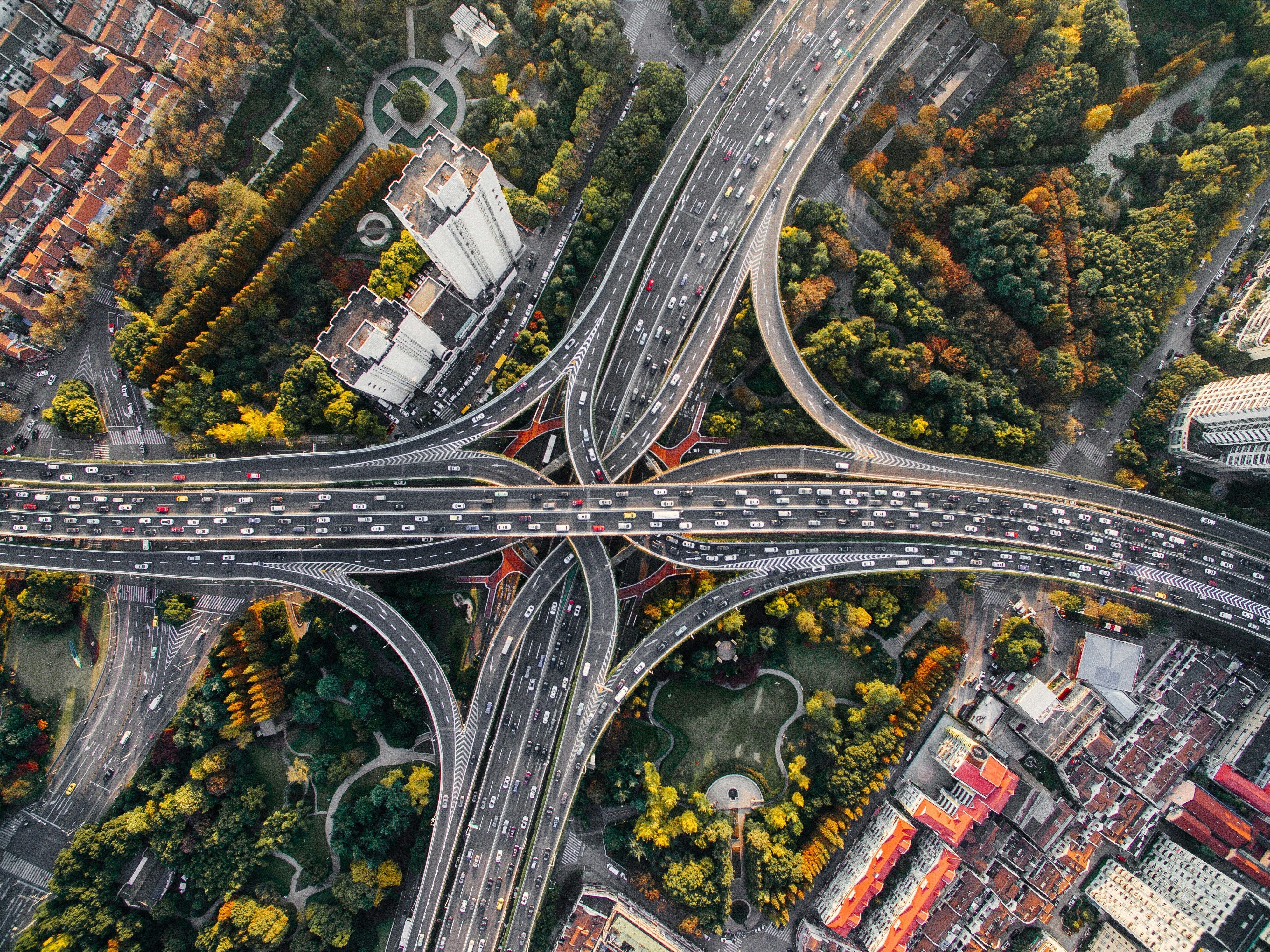 Luftbild große Autobahnkreuzung
